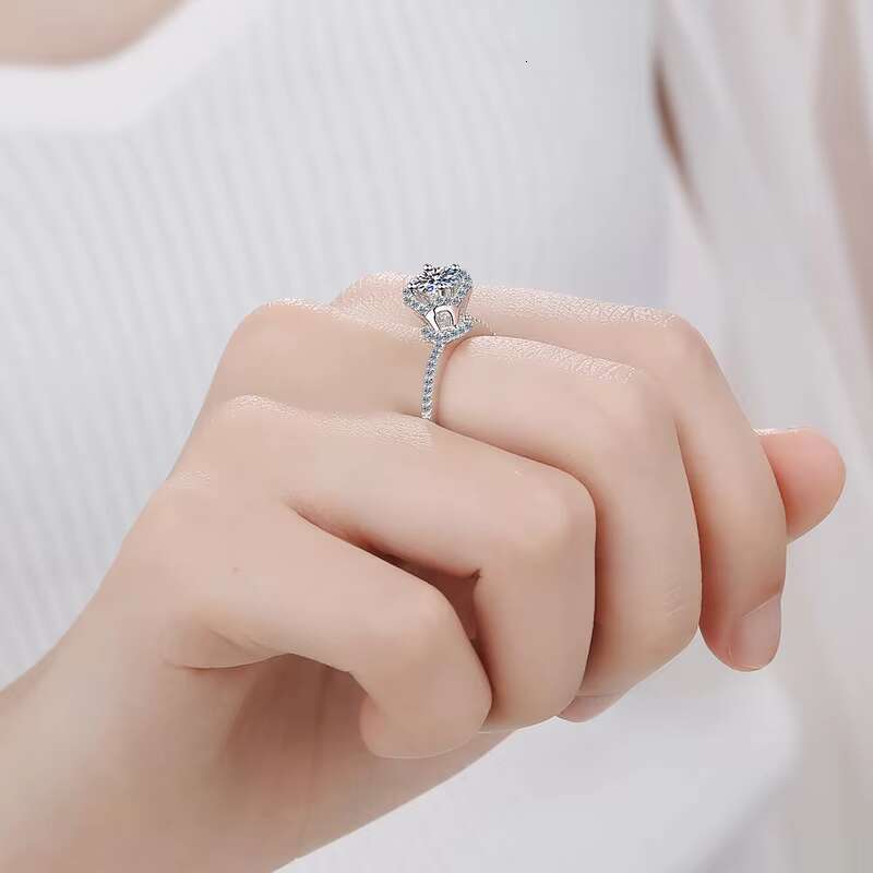 Womens 925 Silver Ring with VVS Diamond Moissanite Brilliant Cut Engagement Ring for Parties Anniversaries Fashion Accessories