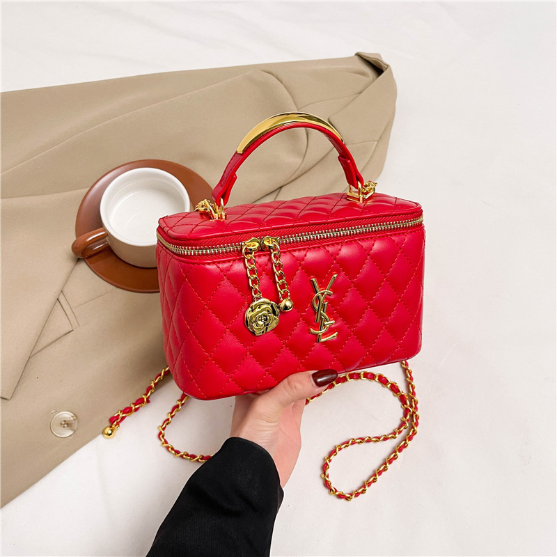 Free shipping 2025 new designer Shoulder Bags for womans quilted bag ladies flap lady fashion handbag women black crossbody Underarm messenger bag