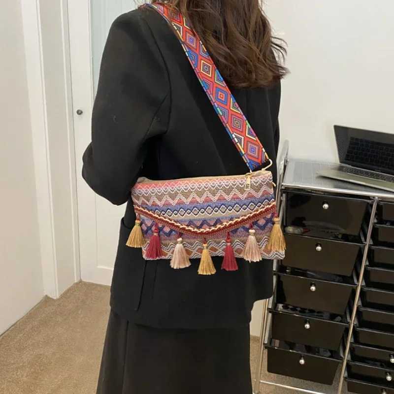 New Vintage Bohemian Fringe Shoulder Bag Women Tassel Boho Hippie Gypsy Fringed Womens Handbags Open Bag Purses and Handbags XJ250620