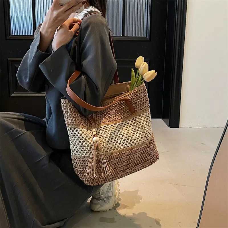Large capacity braided bag color contrast striped grass braided bag summer new underarm bag shoulder bag XJ250627