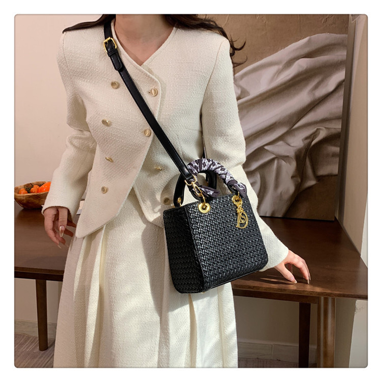 Free Shipping Designer Bag 2025 High-end D Brand Silk Scarf Woven Princess Luxury Bag Diana Bag Handbag Shoulder Crossbody Trendy Women's Bag