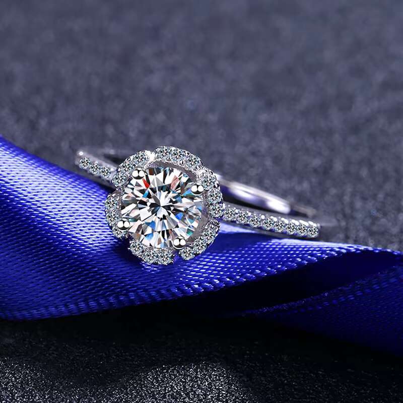 Womens 925 Silver Ring with VVS Diamond Moissanite Brilliant Cut Engagement Ring for Parties Anniversaries Fashion Accessories