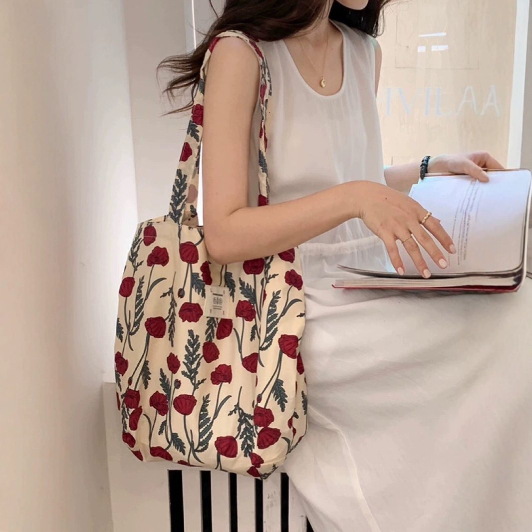 Free shipping designer Bag Niche French Retro Women Bag Floral Art Shoulder Bag Casual Large Capacity Tote Bag
