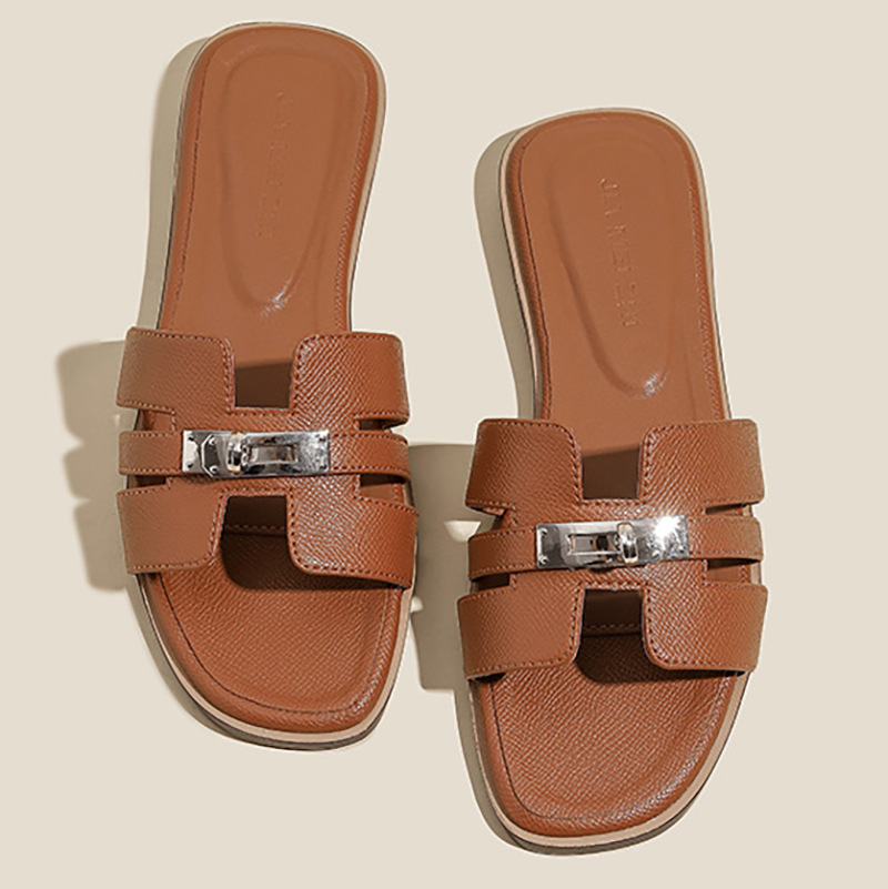 Designer Slippers for Women 2025 New one-strap slippers, fashionable and versatile summer outerwear, beach flat sandals, gold lock button slippers, Fr