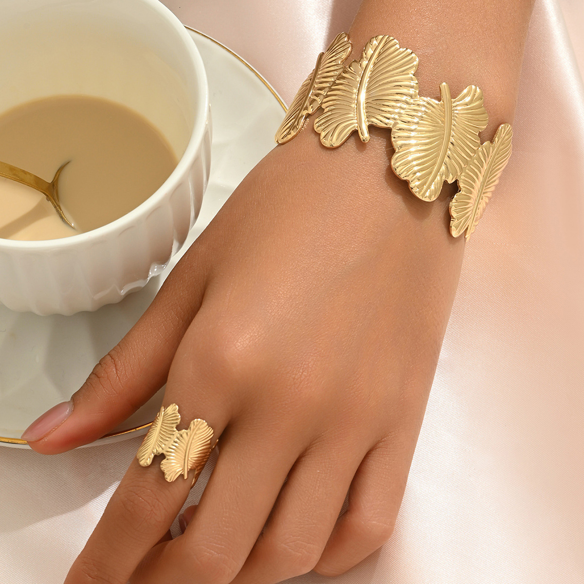 Fashion Women's Bracelet And Ring Set, Stylish Metal Leaf Bracelet, Versatile High-End Jewelry For Women