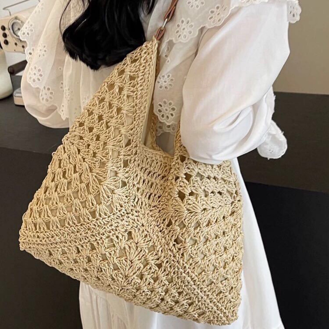 Free shipping designer Straw Woven Bag for Women Handmade Summer Beach Vacation Shoulder Bag Ladies High-end Large Capacity Commuter Tote Bag