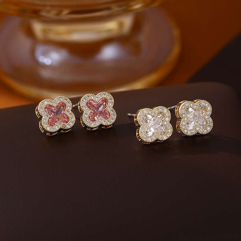 designer Four-Leaf Clover Zircon Summer Dopamine Niche Earrings Yellow Ear Piercing Studs Sier Needle Women