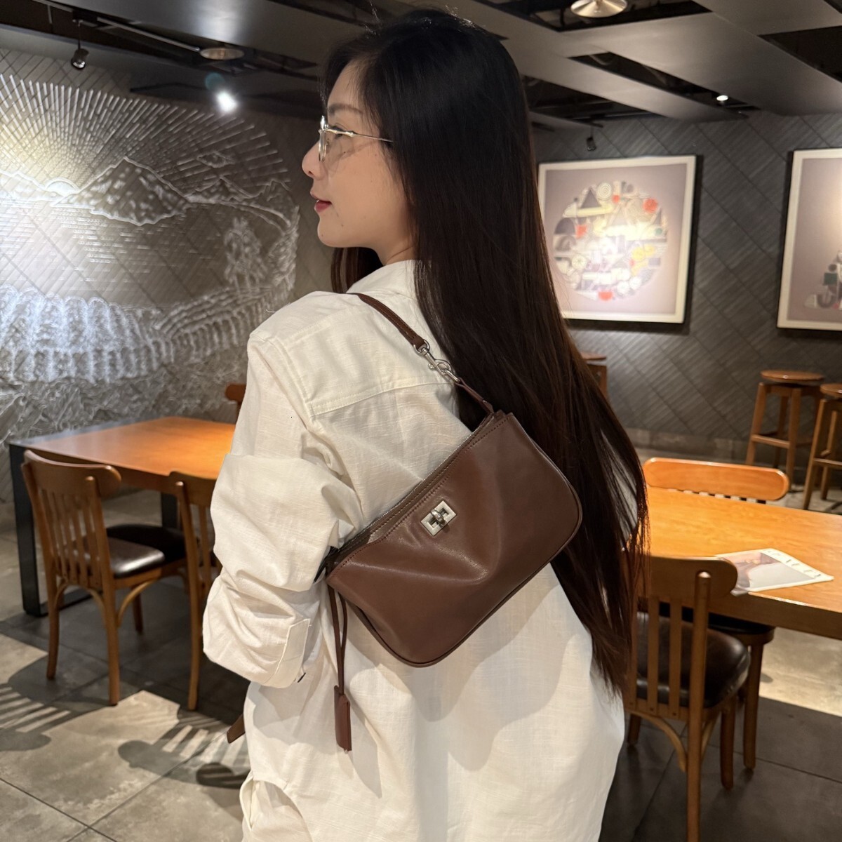 Free Shipping New Spring Rodeo Locking Underarm Bag Versatile Mini Motorcycle Baguette Bag Genuine Luxury Leather Single Designer Bags Shoulder Small Square Bag