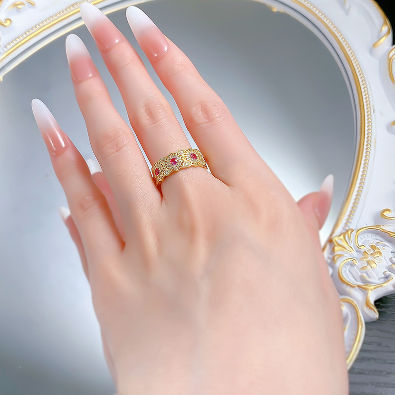 New S925 Silver Exquisite Red Diamond Perforated Ppattern Row Ring Gold Retro Ring
