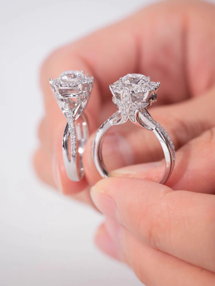 Choucong Brand New 1ct Round Cut White Lab Moissnite Diamond Luxury Jewelry 925 Sterling Silver Party Women Wedding Crown Princess Ring For Lover Gift