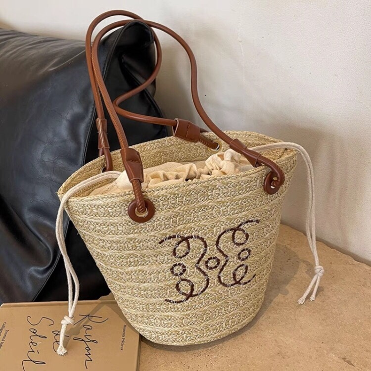 Free shipping designer Women Bag Retro High-Value Niche Matte Patchwork Bag 2025 New French Commuter Bag Versatile Shoulder Bag Tote Bag