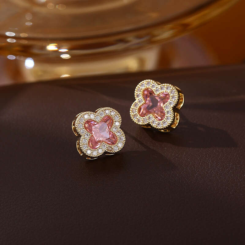 designer Four-Leaf Clover Zircon Summer Dopamine Niche Earrings Yellow Ear Piercing Studs Sier Needle Women