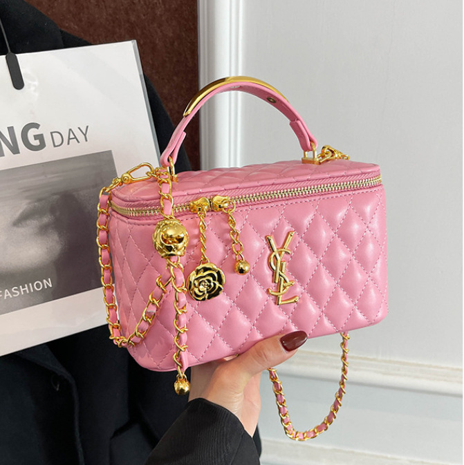 Free shipping 2025 new designer Shoulder Bags for womans quilted bag ladies flap lady fashion handbag women black crossbody Underarm messenger bag