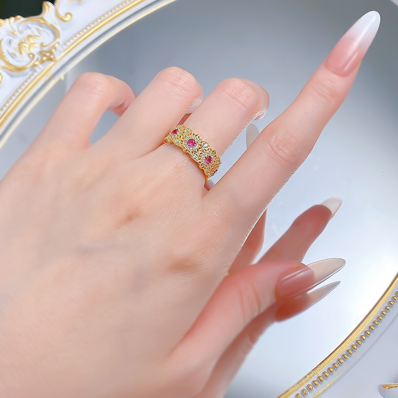 New S925 Silver Exquisite Red Diamond Perforated Ppattern Row Ring Gold Retro Ring