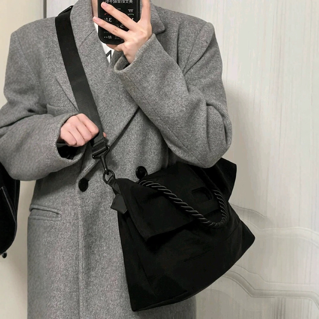 Free shipping designer Women Bag 2025 New Large Capacity Handbag Shoulder Bag Canvas Bag Versatile Commuter Bag Crossbody Bag Tote Bag