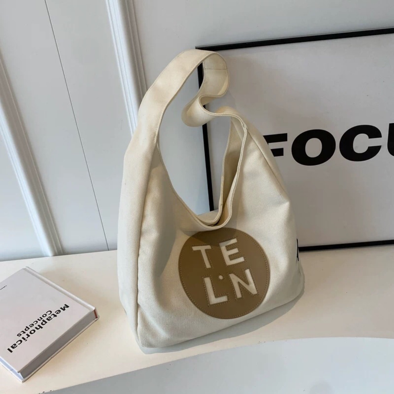 Free shipping designer Canvas Bag for Women Niche High-End Versatile Student Shoulder Tote Bag Ins Style Casual Commuter Bag Tote Bag