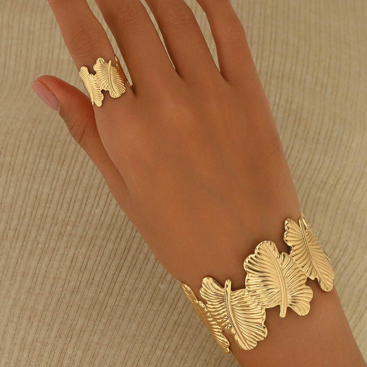 Fashion Women's Bracelet And Ring Set, Stylish Metal Leaf Bracelet, Versatile High-End Jewelry For Women