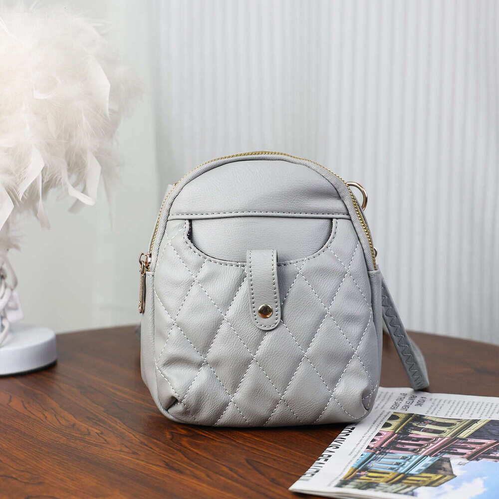 New Luxury High-End Crossbody Bag for Women Soft Leather Single Shoulder Commuter Quilted Mini Backpack