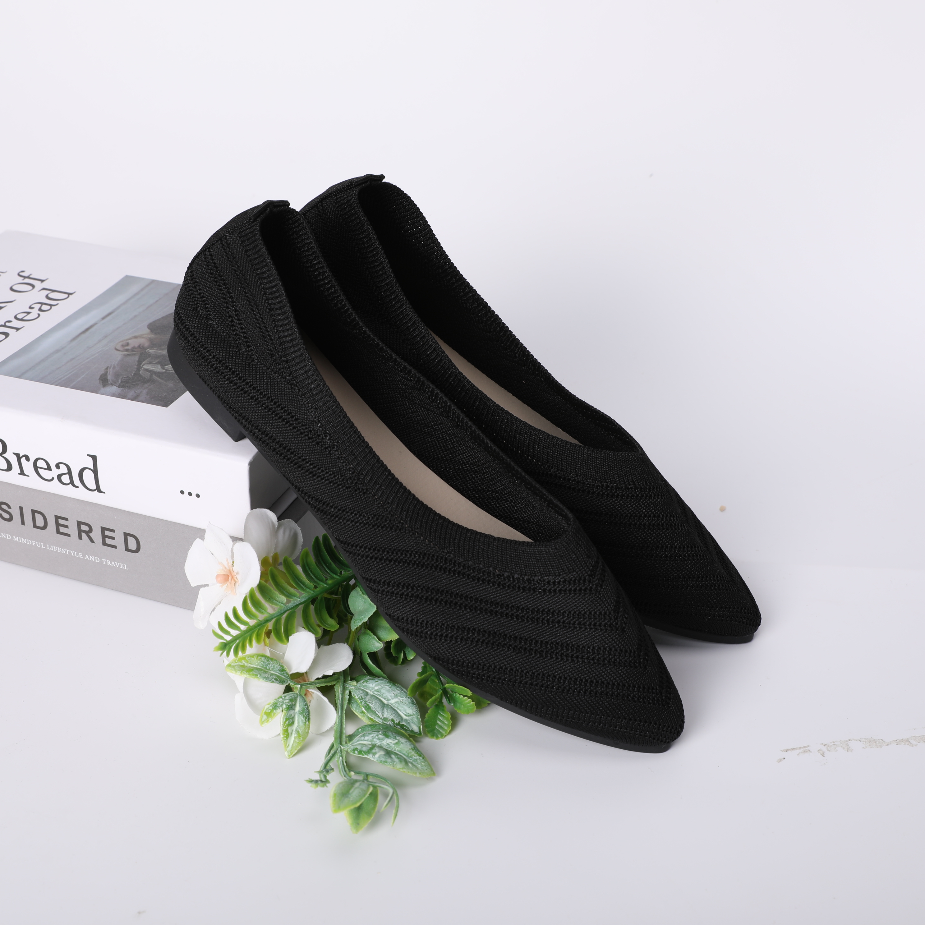 0630-Women's Summer Plus Size Cut-Out Fly-Knit Single Shoes Women's Breathable Soft-soled Pumps are casual and versatile