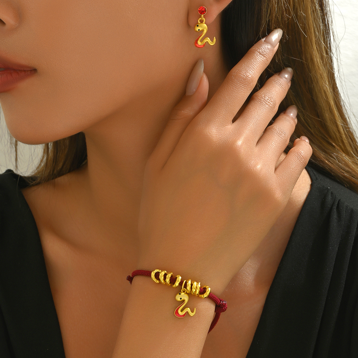 Wind Women's Set, Unique Snake Design With Inlaid s, Versatile High-End Feel Bracelet And Stud Earrings