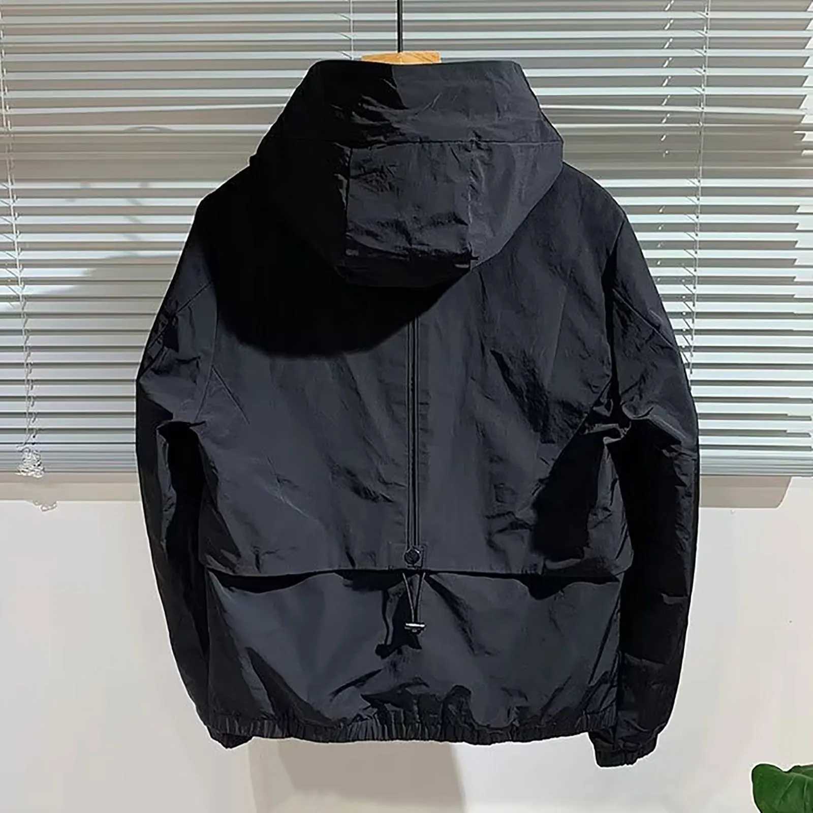 Mens Jacket Loose Casual Loose Cropped Design Coat With Pocket Outdoor Fashion Sports Wear Windbreaker Men Raincoat XJ250621