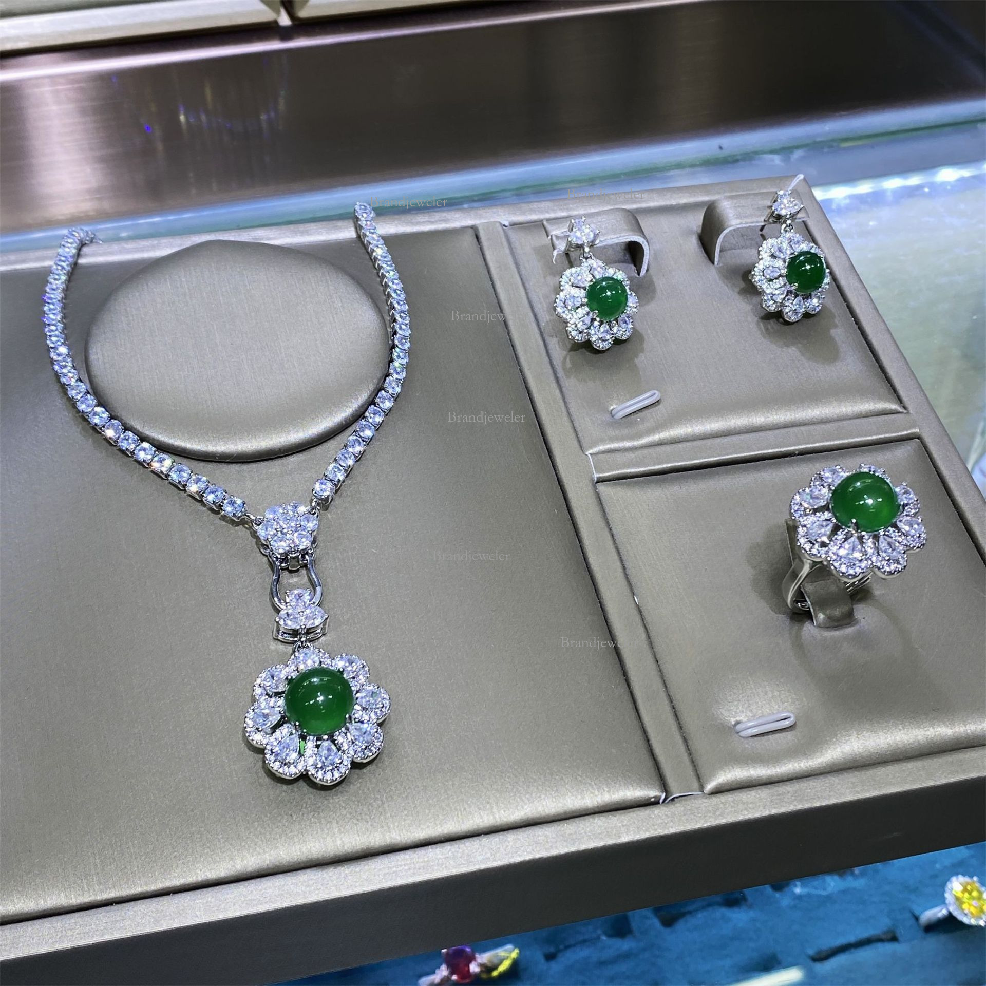 Natural 2025 New Model Green Chalcedony Sunflower Designer Necklace Green Agate Open Ring Women S Elegant Luxurious Pendant Free Delivery Earrings Thr