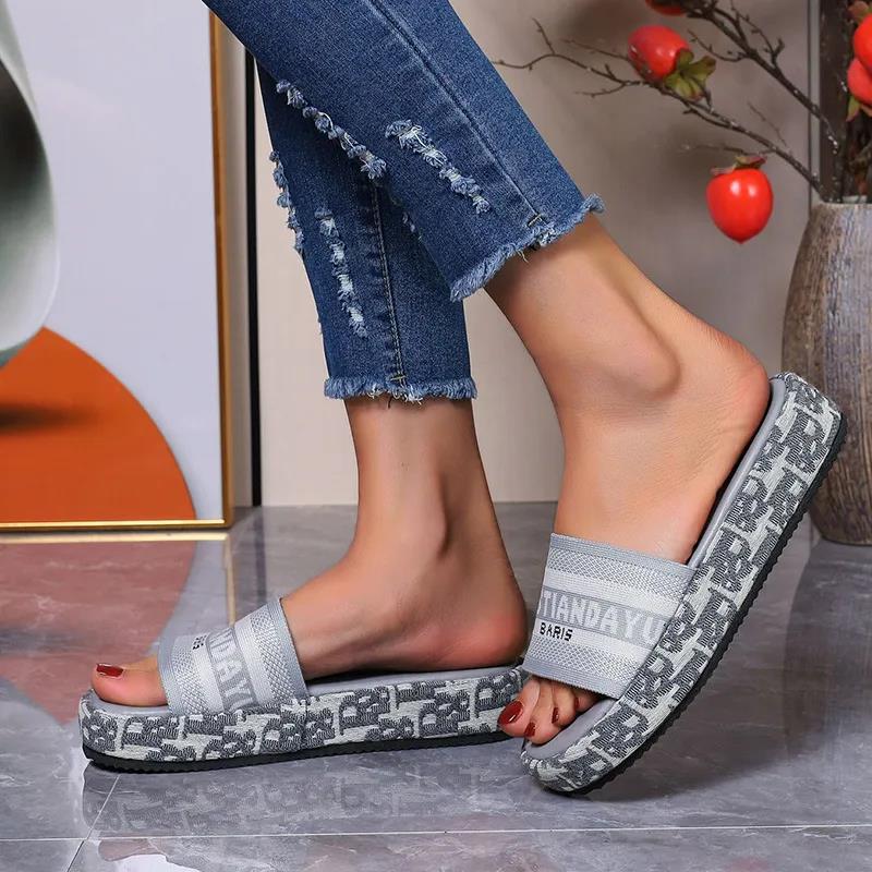 Women slippers sandals Platform womens slippers Beach Shoes Fashionable Easy-to-wear Style outerwear flip-flops