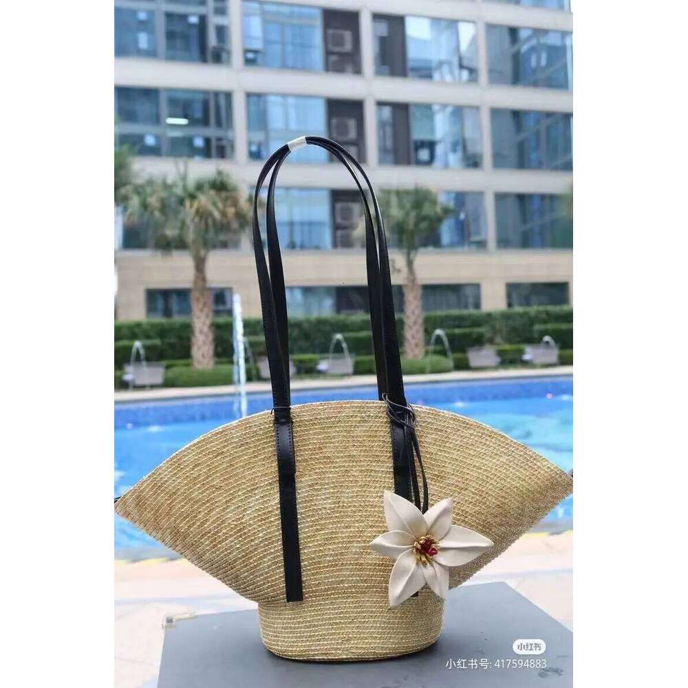 Handmade Woven Bucket Women's 2024 Summer New Fashion Versatile Casual Handbag Commuter Shoulder Bag