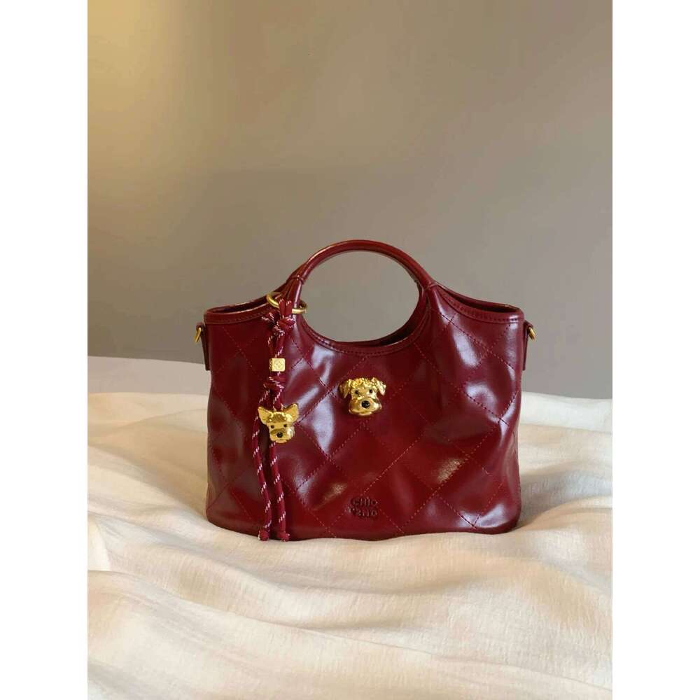 Tote Women High Quality 2025 New Popular Large Capacity Bucket Handbags For Commuter Shoulder Crossbody Bag With Dog Pendant