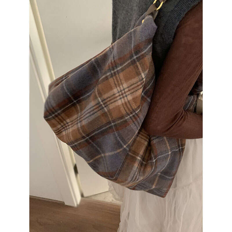 designer bag Academy Style Large Capacity Female Student Underarm 2024 New Wool Plaid Tote Shoulder Bag