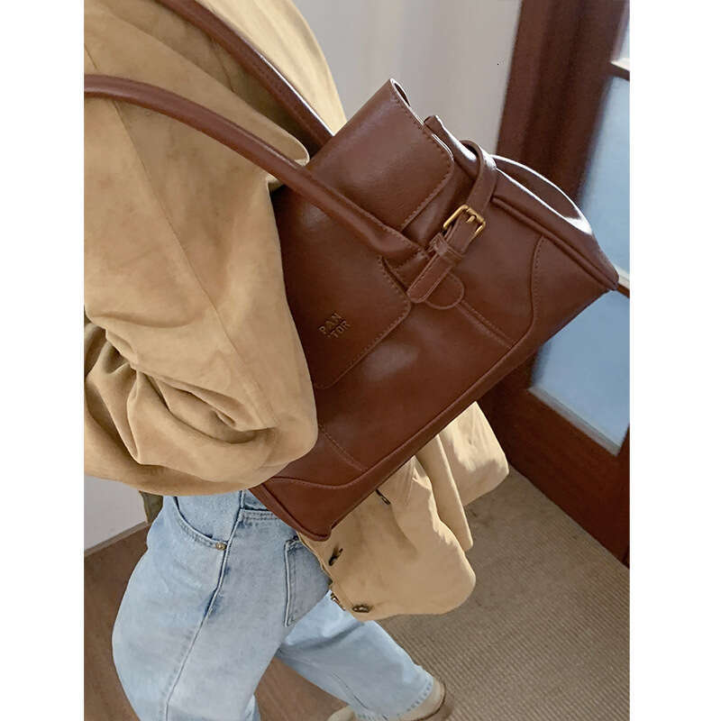 designer bag High-end Handheld Commuter for Women 2024 New Autumn Winter Niche Large Capacity Bag