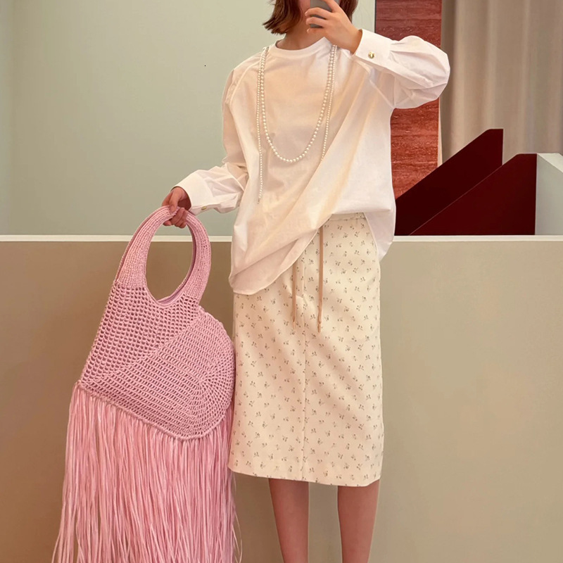Free shipping designer bag 2025 New Blogger Style Tassel Woven Handbag Fashionable Heart-shaped Handheld Large Bag for Women Unique Trendy