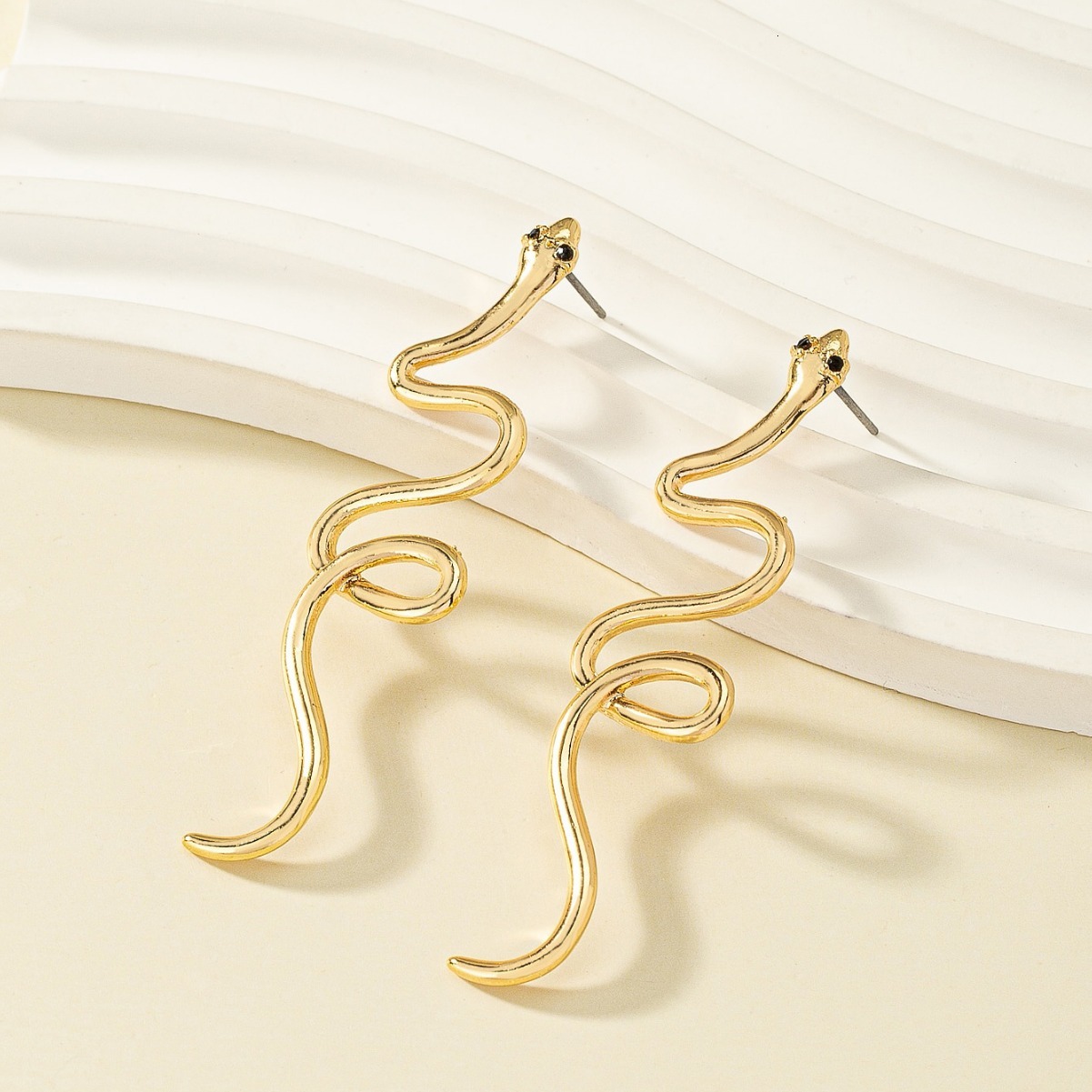 Style Creative Metal Snake-Shaped Simple High-End Sense Inlaid With S Curved Design Earrings Internet Celebrity Ear Jewelry