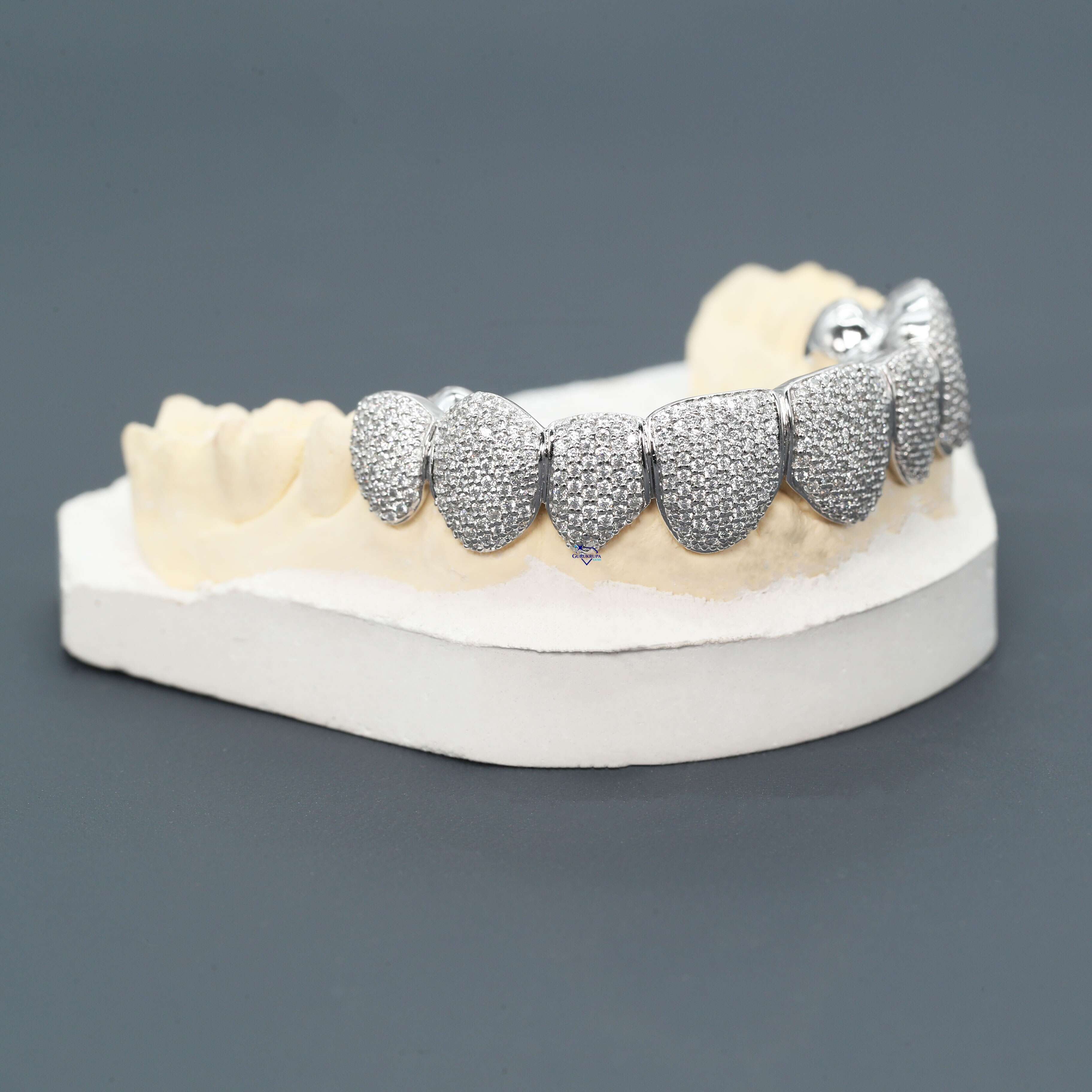 Fully Moissanite Round Brilliant Cut Vvs Clarity Diamond Iced Out Hip Hop Luxurious Custom Grills in 14 Kt White Gold
