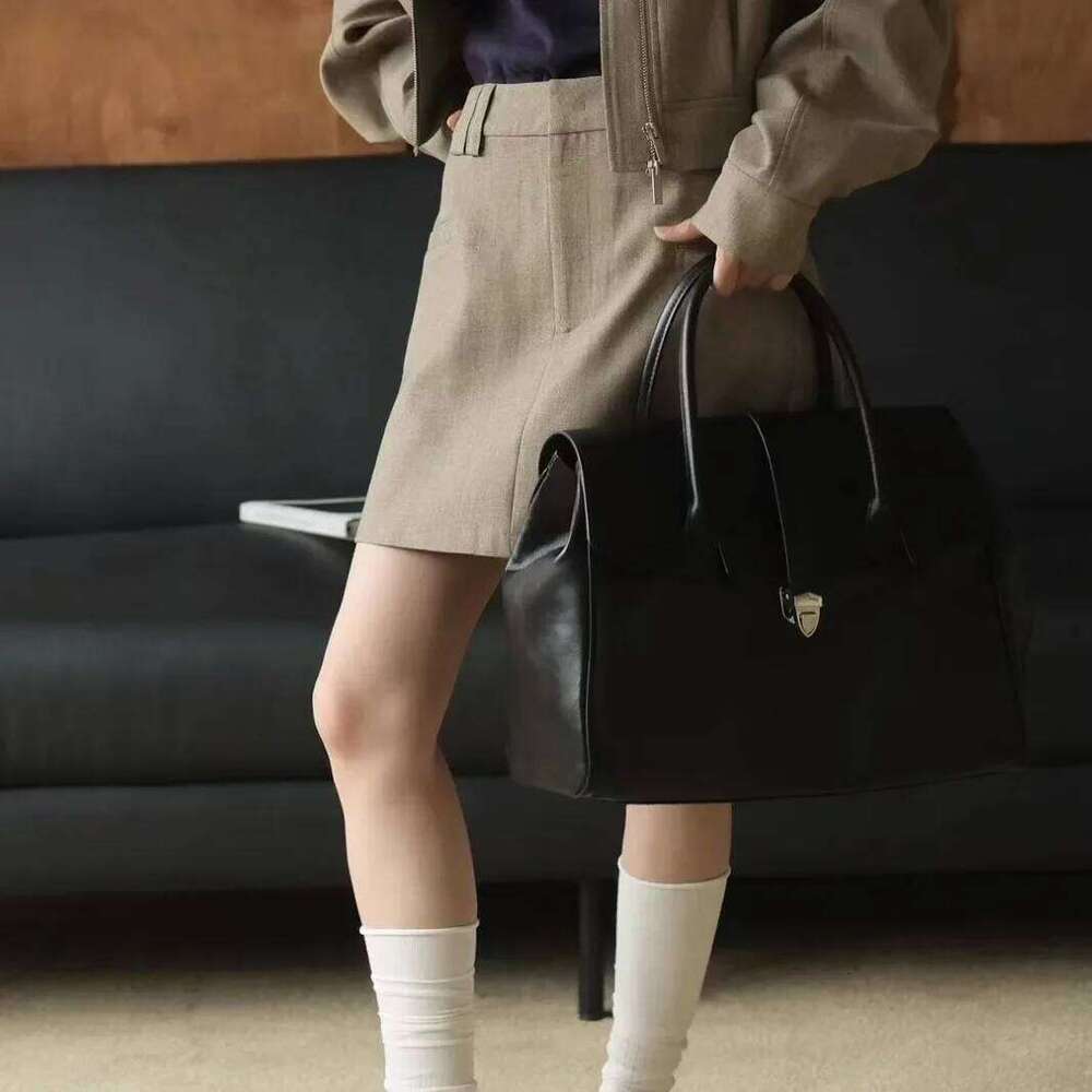 Women's Trendy High-End Feel Casual Vintage Handbag Large Capacity Commuter Tote Bag For Office Use