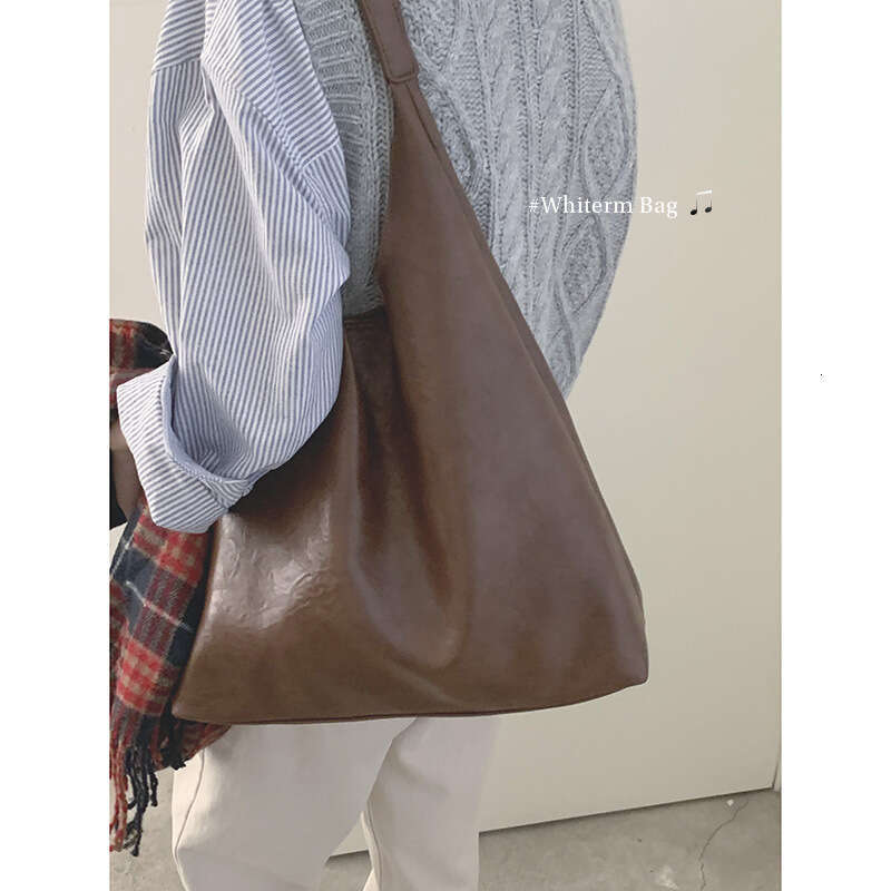 designer bag Autumn Simple Large Capacity High-end Underarm for Women 2023 New Soft Surface Tote Commuter Shoulder Bag
