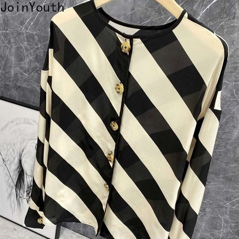Blouse Women Fashion Striped Long Sleeve Shirts 2025 Blusas Mujer De Moda Vintage Korean Tops O-neck Single Breasted Blouses