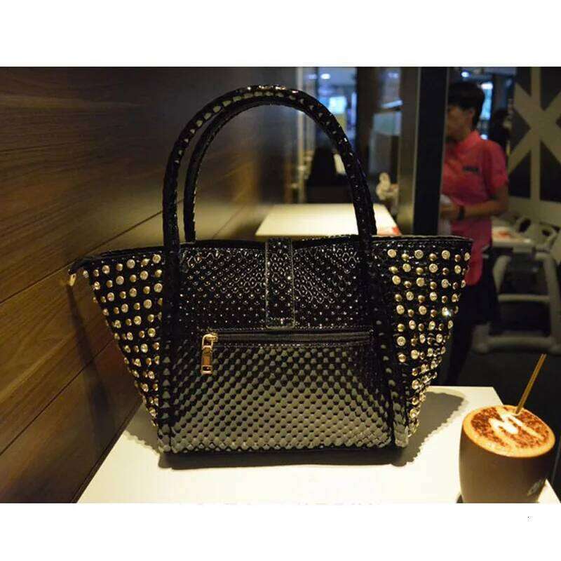 Ipinee Rhinestones Crossbody Bags For Patent Leather Handbags Women Designer Ladies Messenger Bag Sac A Main