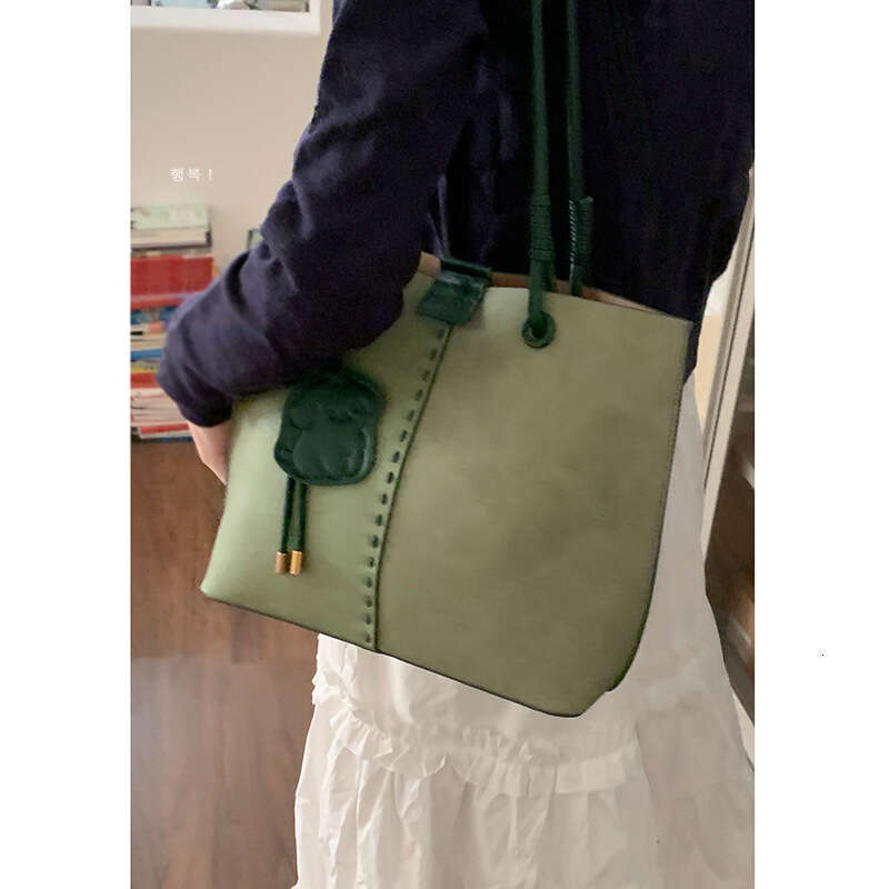 designer bag High-End Large Capacity for Women 2025 New Fashion Tote Textured Simple Shoulder Commuter Bag