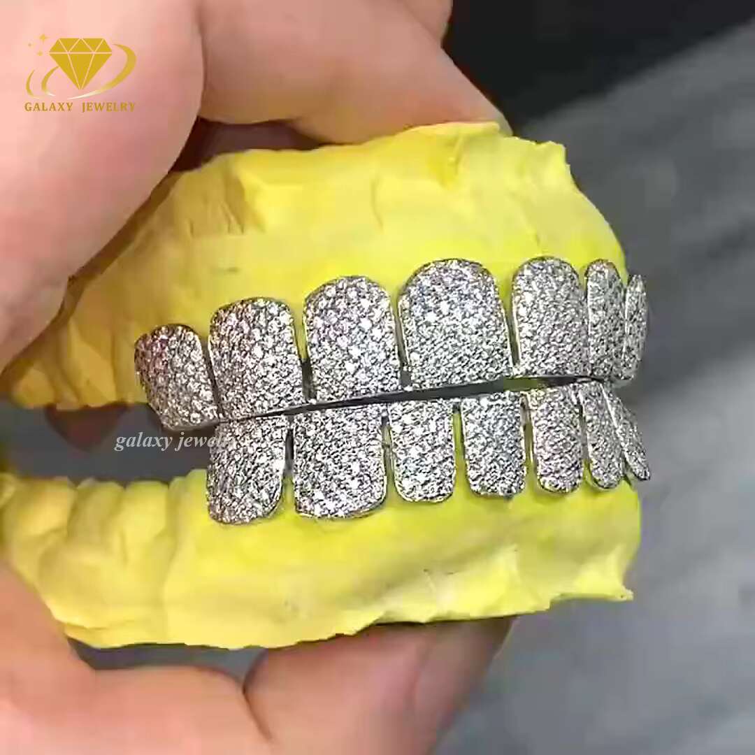Hip Hop Custom VVS Moissanite Grillz Diamond Rapper Jewelry 925 Silver Perm Cut Iced Out Top and Bottom Men Grills Teeth Grillz