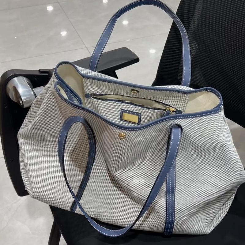 Free shipping designer bag 2025 Spring Summer New Casual Versatile Canvas Tote Bag Large Capacity Commuter Mommy Bag Women Bag Personality Trend