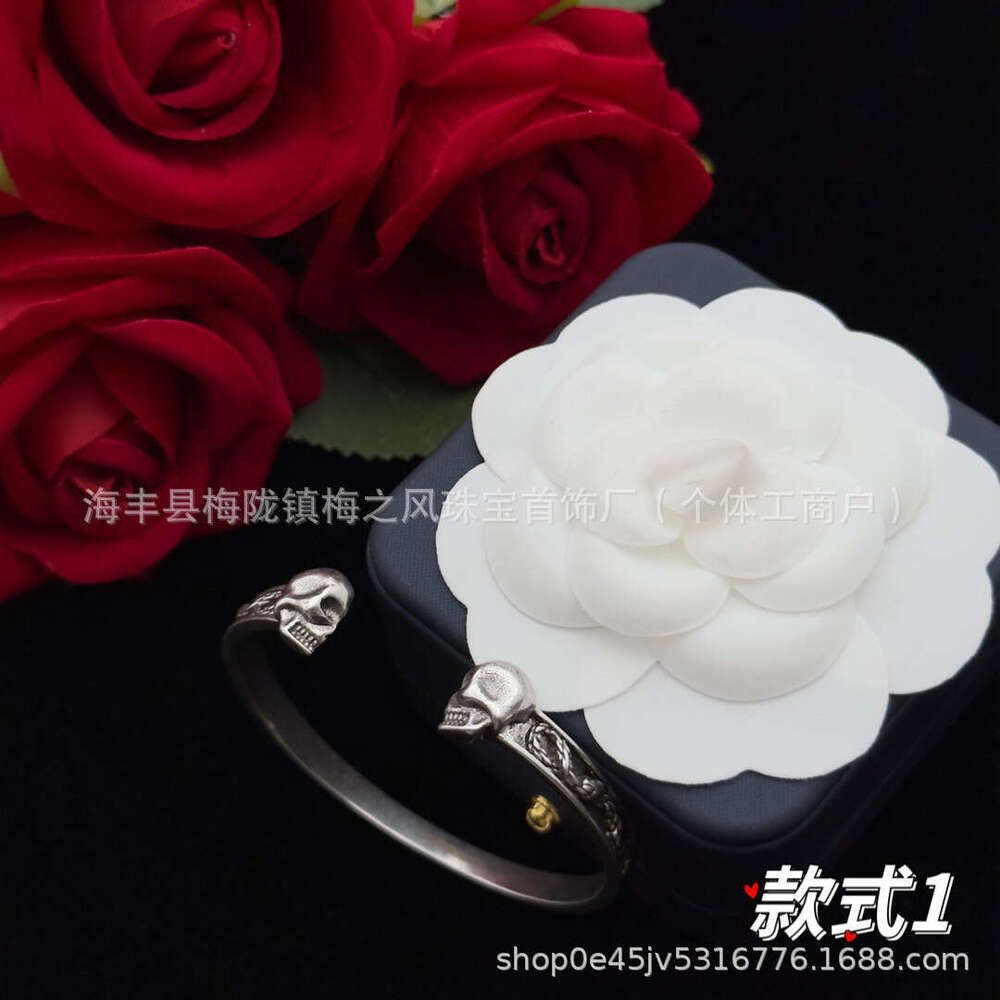 New Mijia Skull Head Ghost Hand Open Fashion Versatile Bracelet Brass Material Jewelry for Women