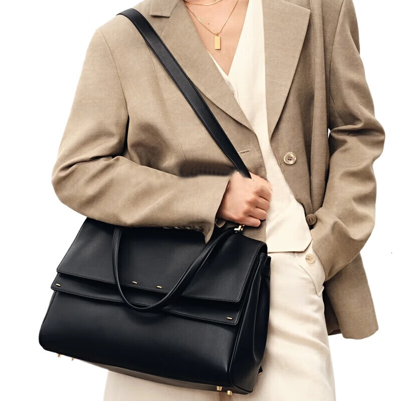 Free shipping designer bag Wholesale Fashion Casual Backpack High-end Commuter Laptop Bag Large Capacity Simple Business Backpack Student School Bag
