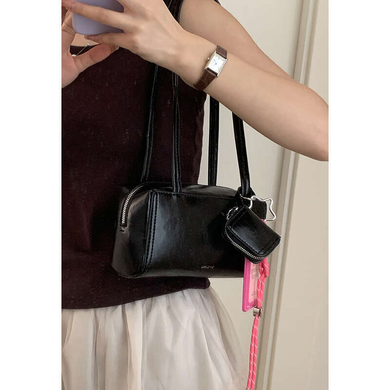 Niche designer bag Underarm for Women 2024 New Simple Handheld Bowling Versatile Shoulder Commuter Bag