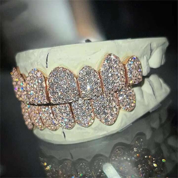 Wholesale Hiphop Iced Out Grills Teeth Plated Personalized Handcrafted Custom Deep Cut Vvs Moissanite Grillz 8 on 8 Custom