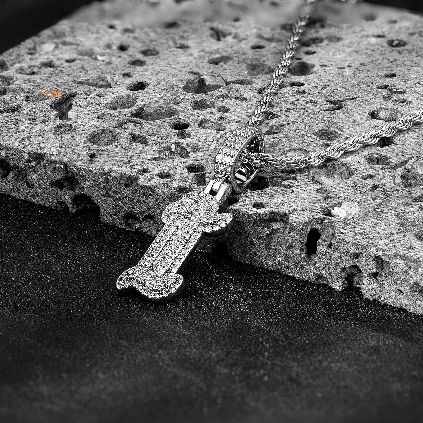 Luxury Moissanite Diamond Inlaid Alphabet Pendant Necklace 26 English Letters Elegant Fashion Statement Jewelry Pass the diamond tester