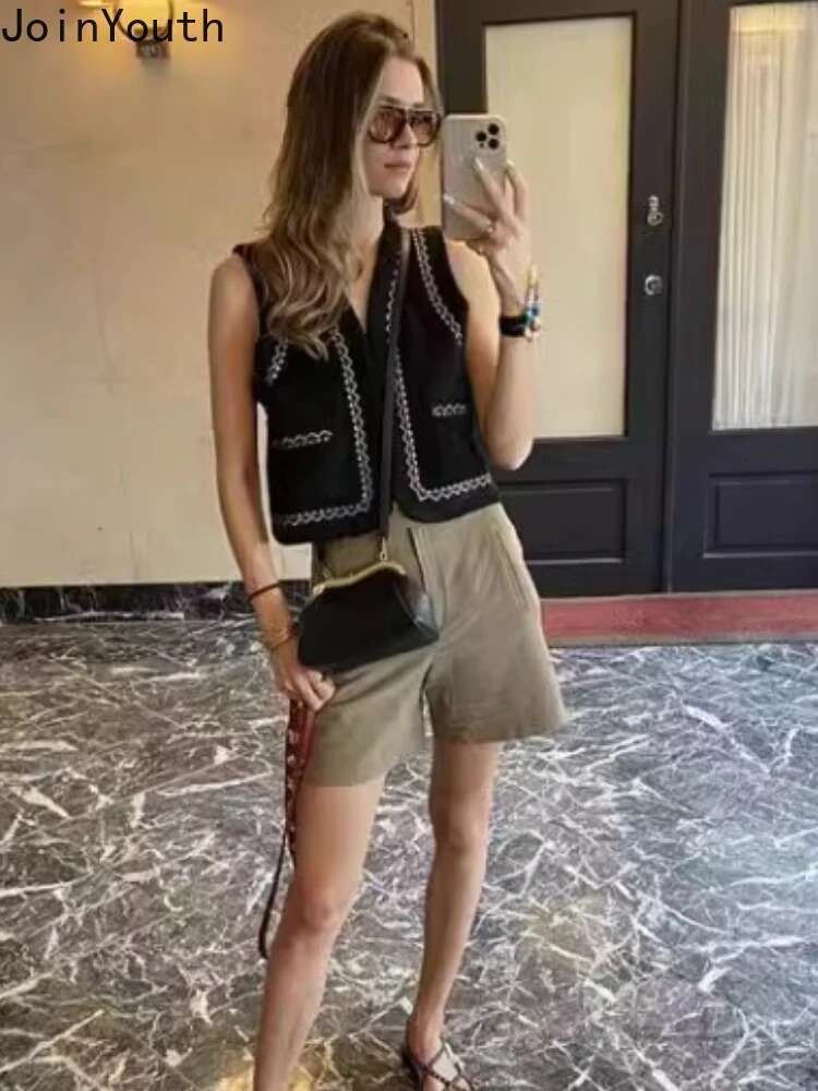 V-neck Embroidered Woolen Tanks Short Jacket Women Clothing 2025 Ropa Mujer Vintage Waistcoat Crop Tops Temperament Korean Vest