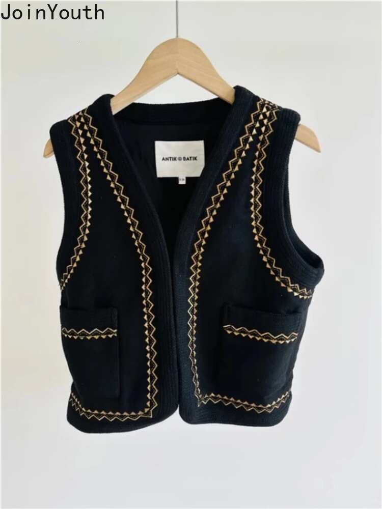V-neck Embroidered Woolen Tanks Short Jacket Women Clothing 2025 Ropa Mujer Vintage Waistcoat Crop Tops Temperament Korean Vest