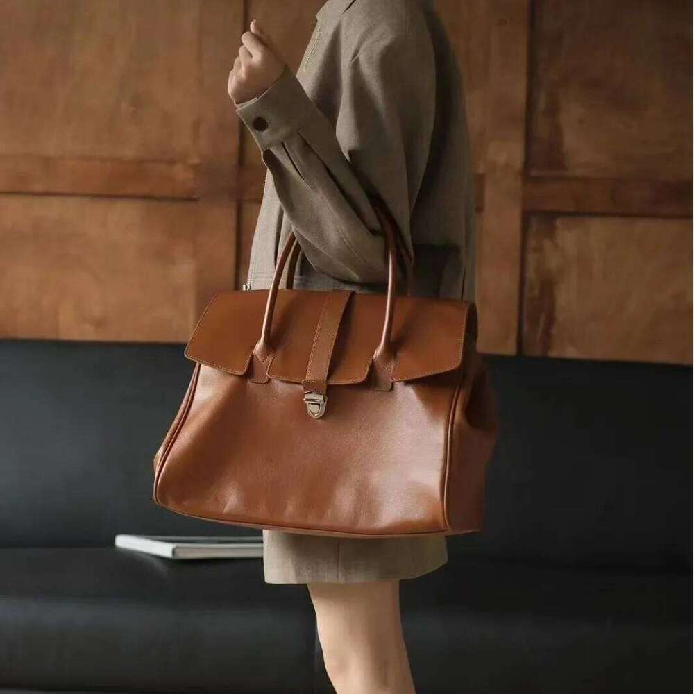 Women's Trendy High-End Feel Casual Vintage Handbag Large Capacity Commuter Tote Bag For Office Use