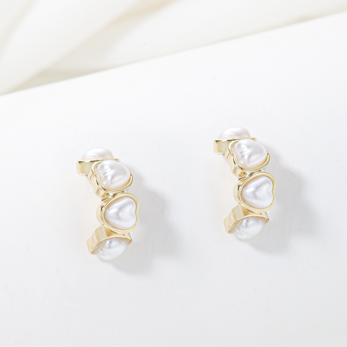 Heart Pearl Hoop Light Design High-End Sense Stud Earrings For Women Ear Jewelry